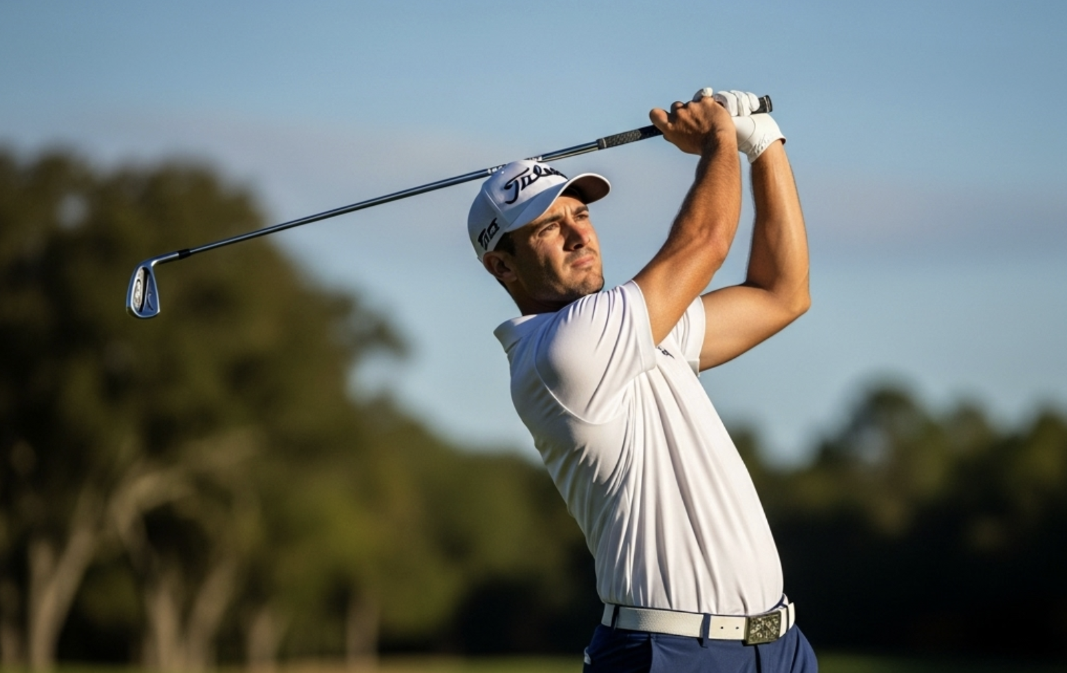Fluid smooth golf swing rotational velocity analysis showing pro vs amateur mechanics
